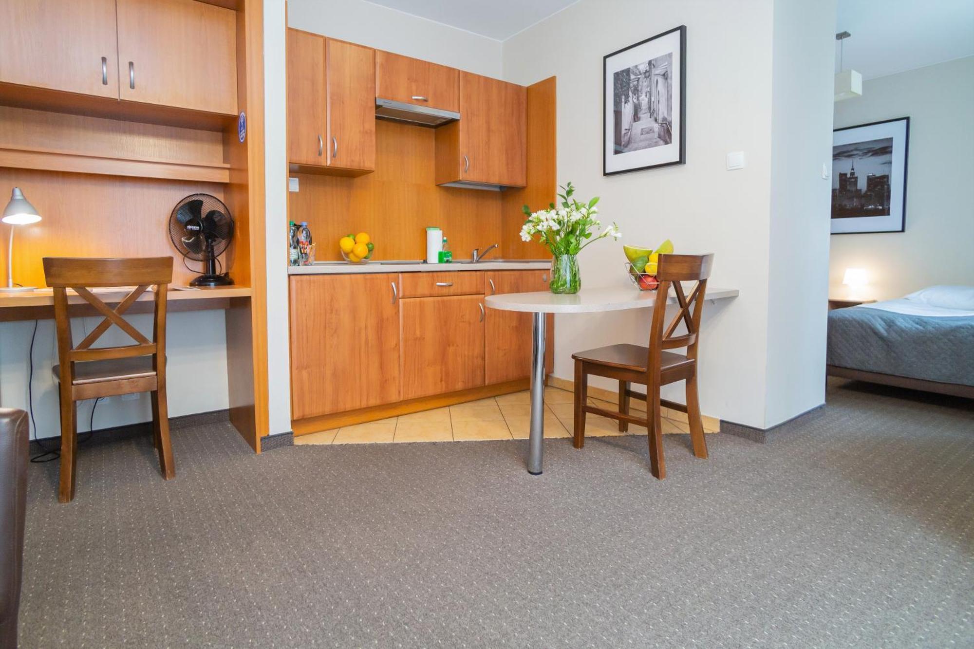 - Wilanow Aparthotel 2*